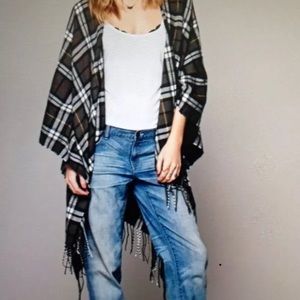 Free People Sweaters - LN Free People ADORABLE shawl/ruana one size Free People Sweaters - LN Free People ADORABLE shawl/ruana one size